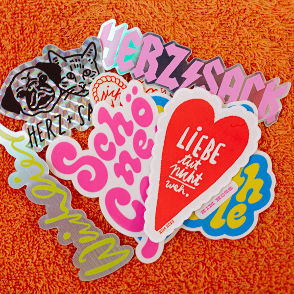 Liebe tut nicht weh STICKER